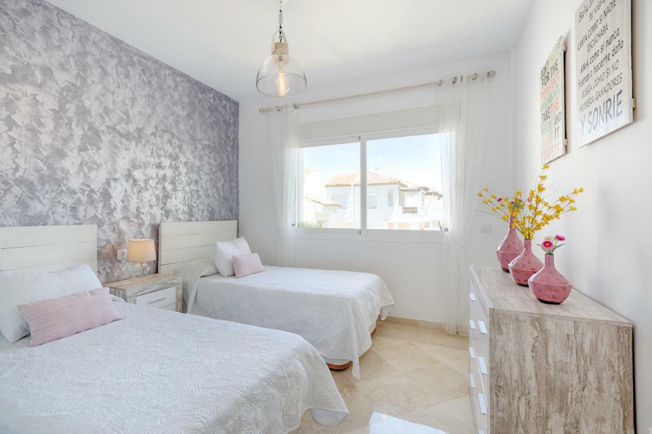 Sea & Mountain View Penthouse Apartment Estepona Exterior photo